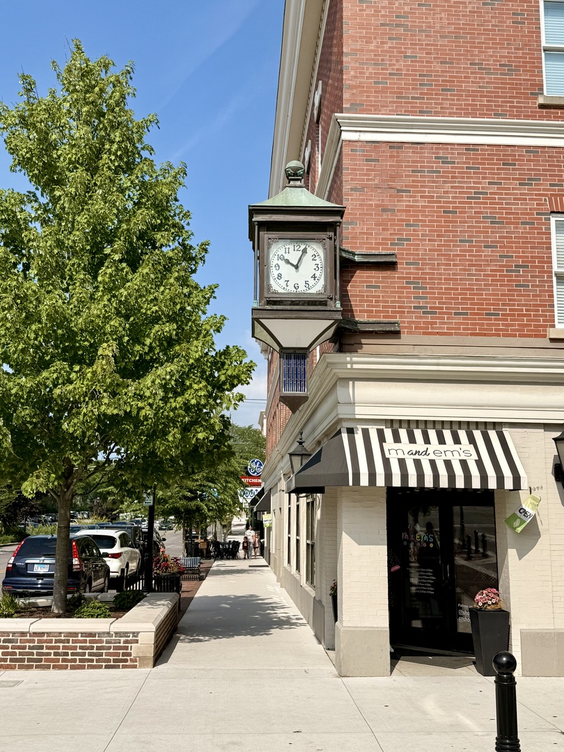 580 Oak Street, Glen Ellyn, IL 60137