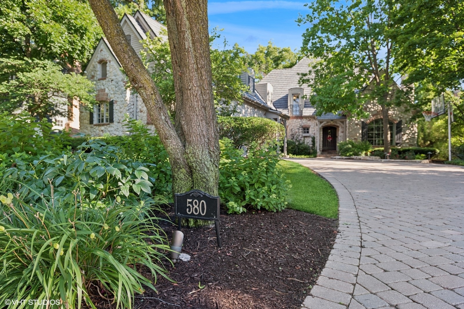580 Oak Street, Glen Ellyn, IL 60137