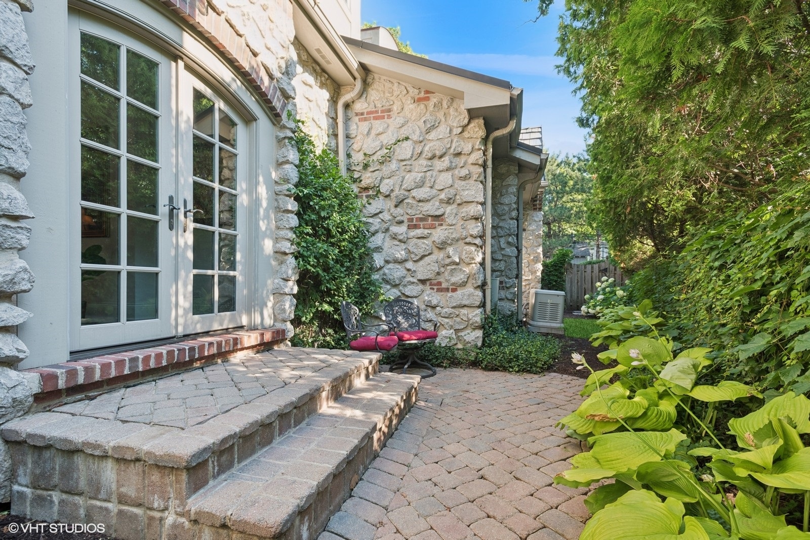 580 Oak Street, Glen Ellyn, IL 60137