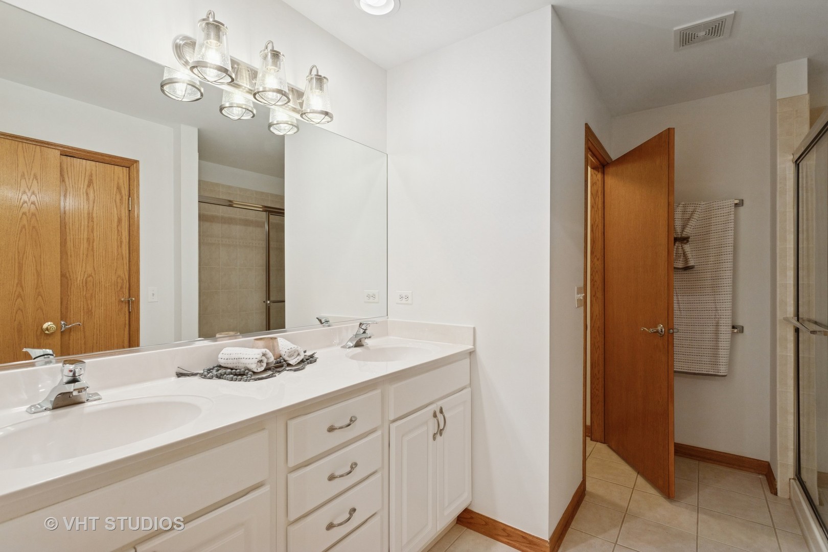 3061 Rosebrook Circle, Westchester, IL 60154