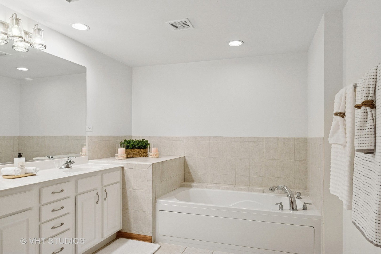 3061 Rosebrook Circle, Westchester, IL 60154