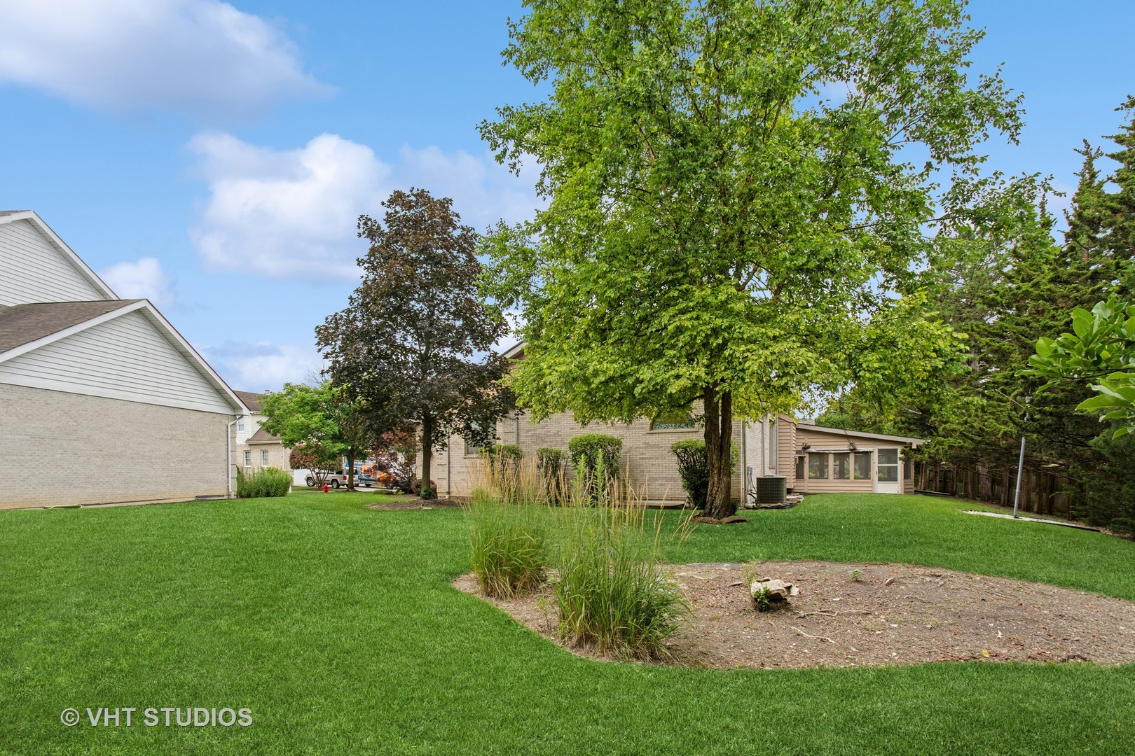 3061 Rosebrook Circle, Westchester, IL 60154