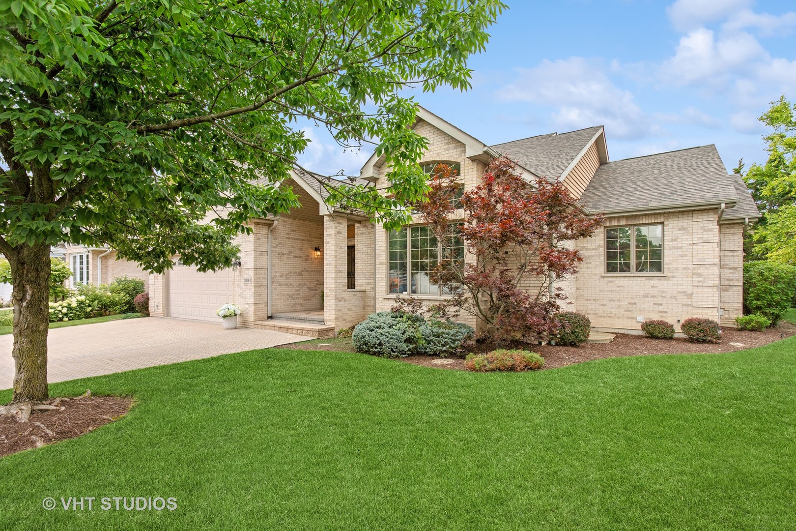 3061 Rosebrook Circle, Westchester, IL 60154