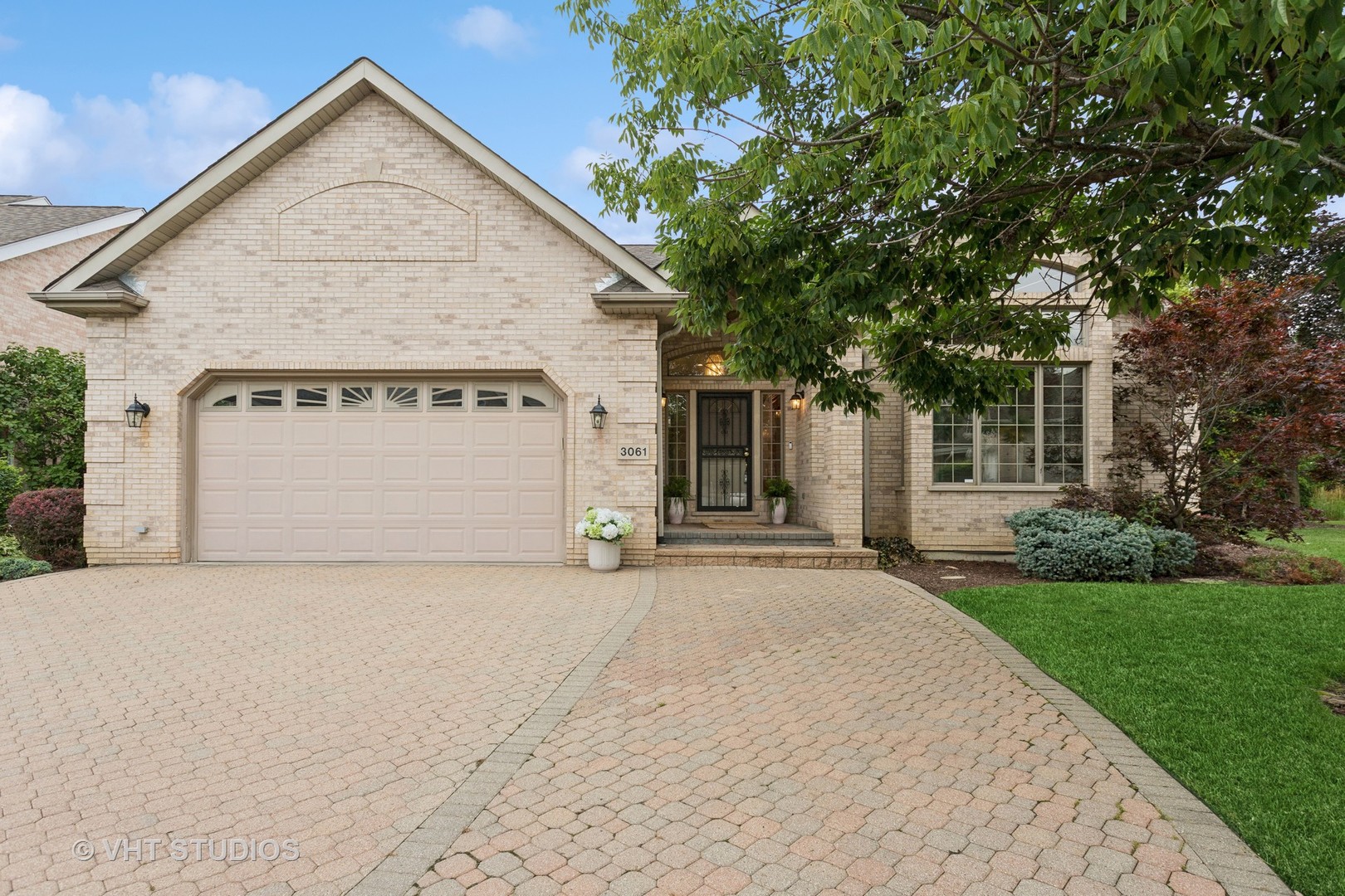 3061 Rosebrook Circle, Westchester, IL 60154