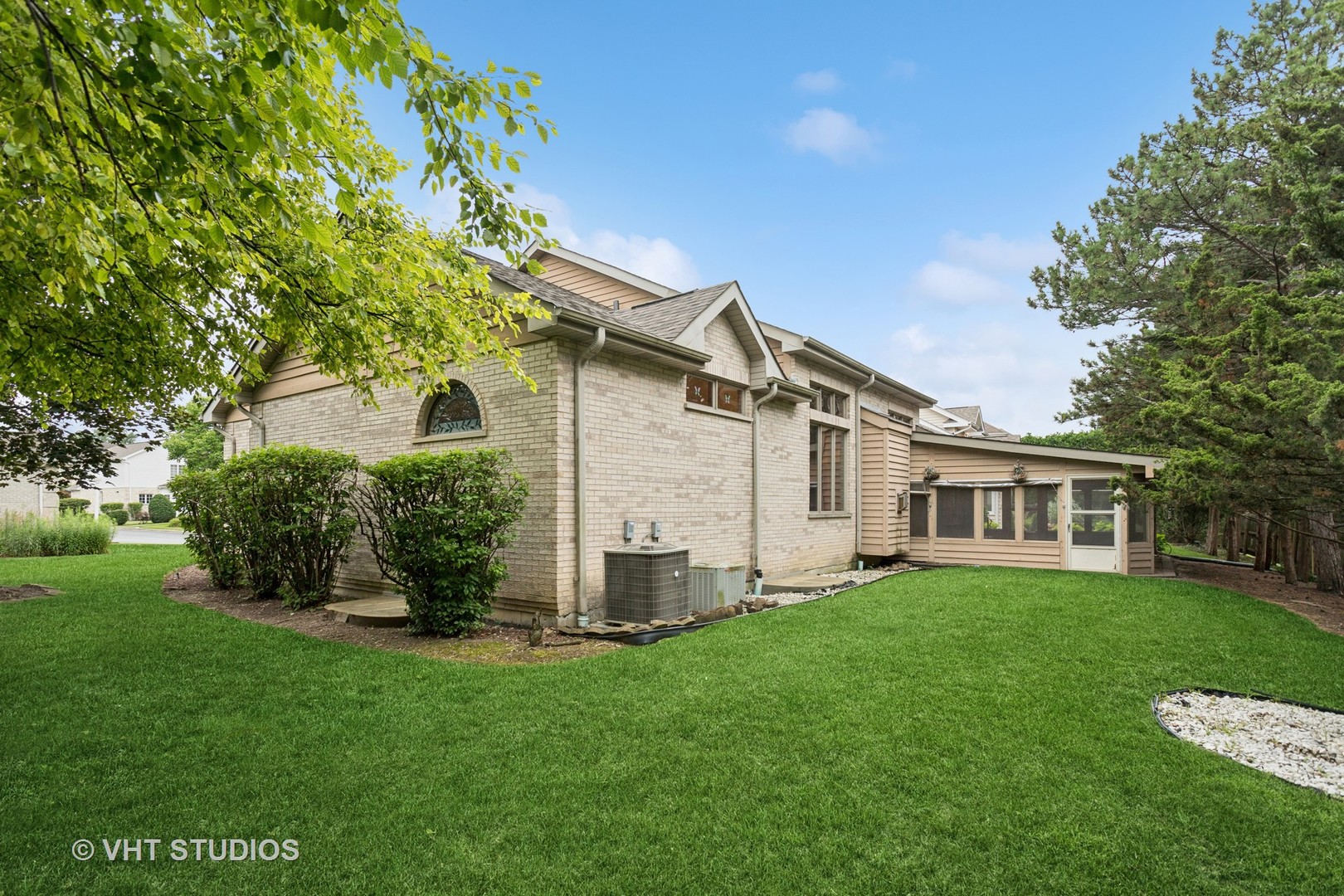 3061 Rosebrook Circle, Westchester, IL 60154