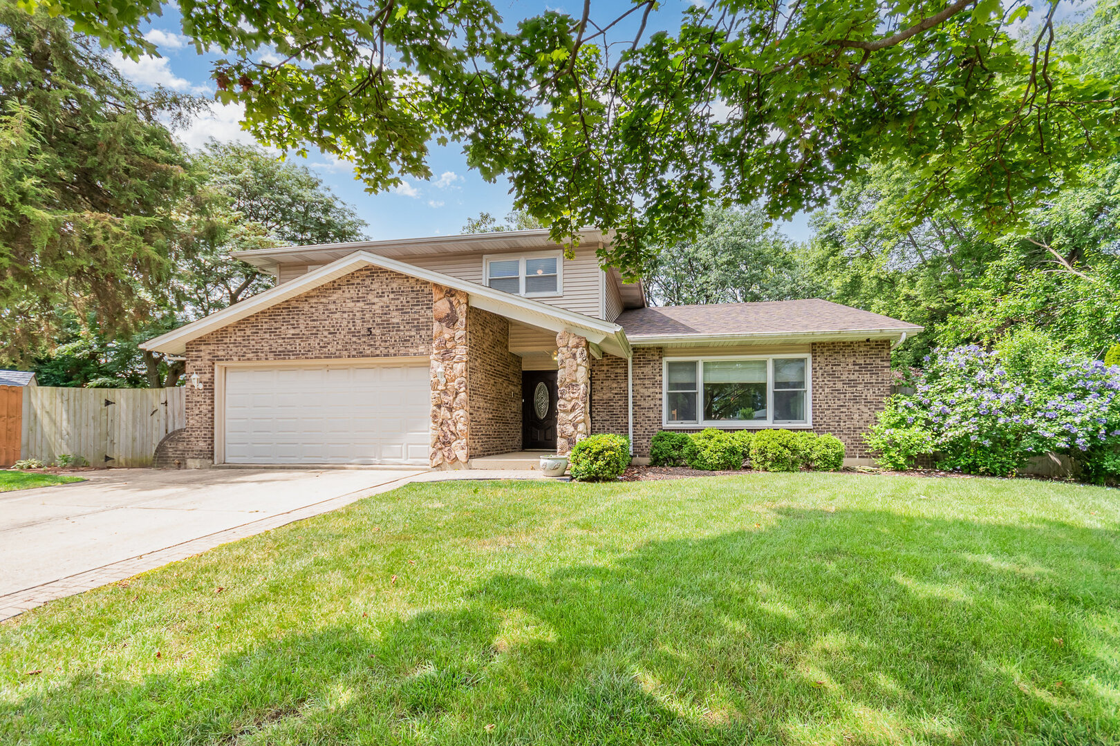 5 Swan Circle, Bolingbrook, IL 60440