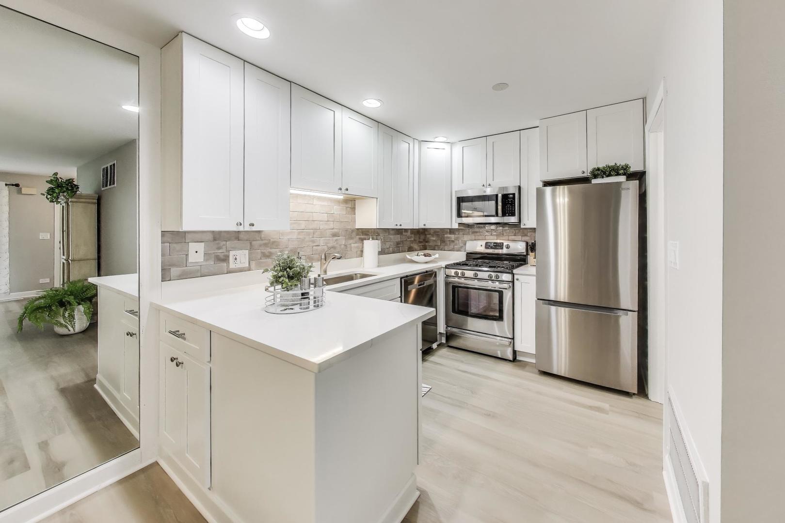7301 Baybury Road #11-1, Downers Grove, IL 60516