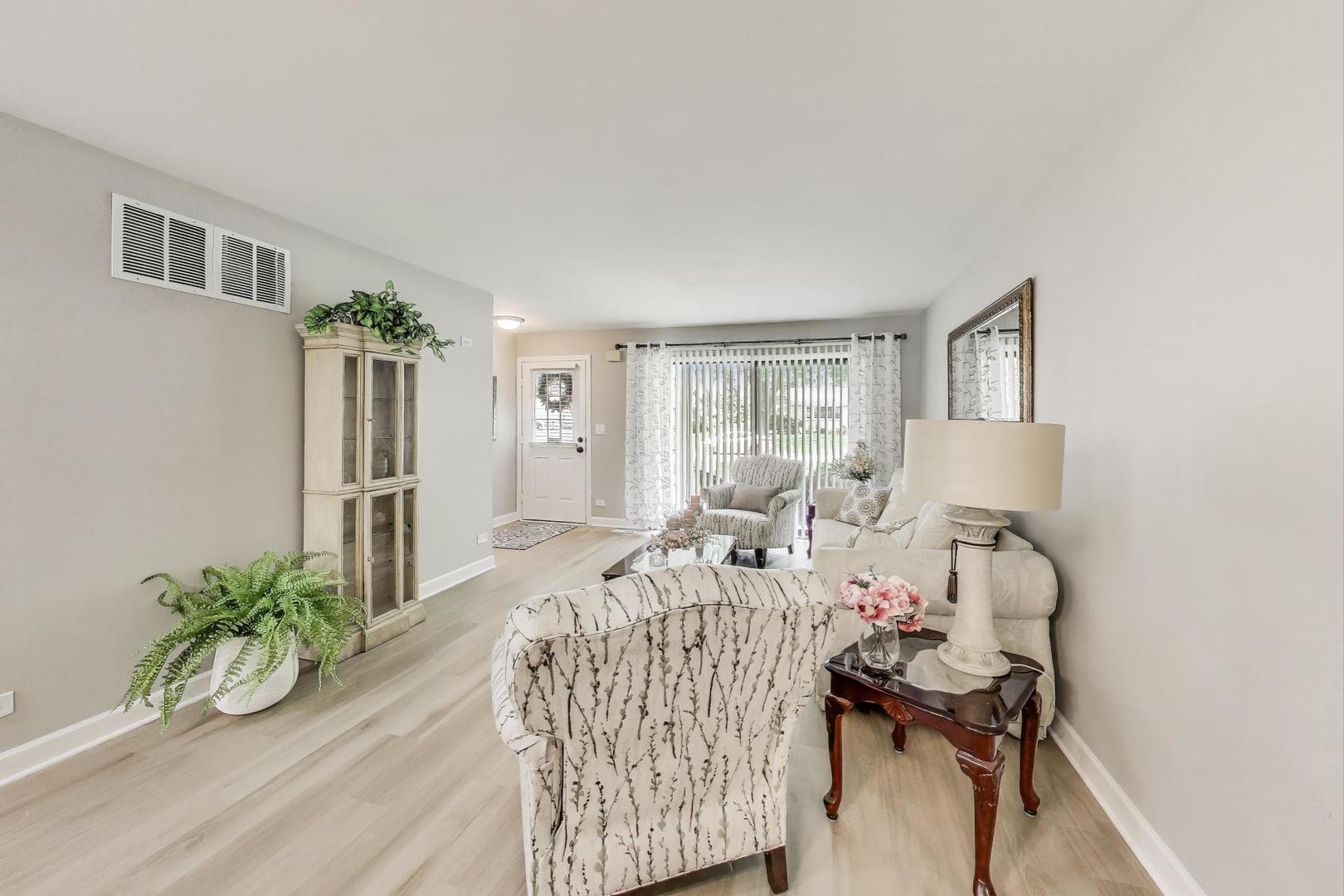 7301 Baybury Road #11-1, Downers Grove, IL 60516