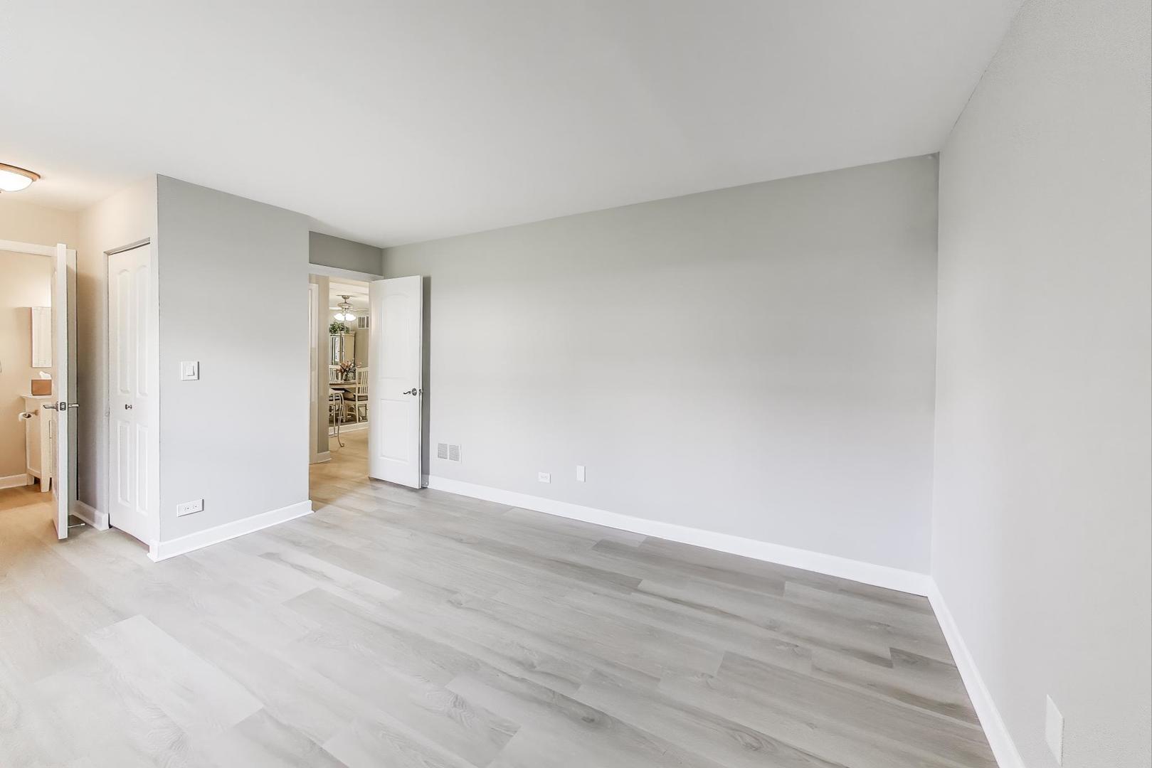 7301 Baybury Road #11-1, Downers Grove, IL 60516