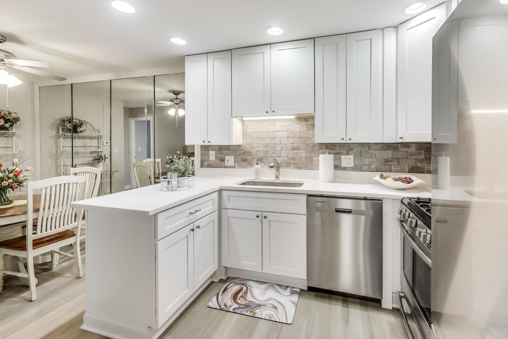 7301 Baybury Road #11-1, Downers Grove, IL 60516