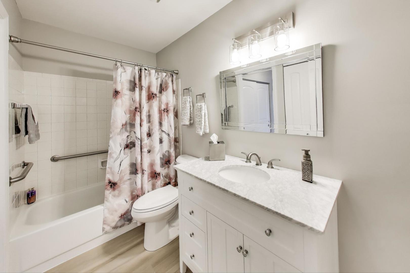 7301 Baybury Road #11-1, Downers Grove, IL 60516