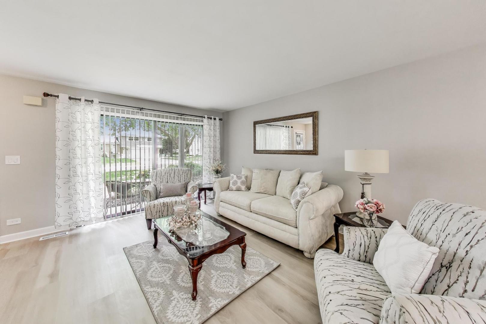 7301 Baybury Road #11-1, Downers Grove, IL 60516