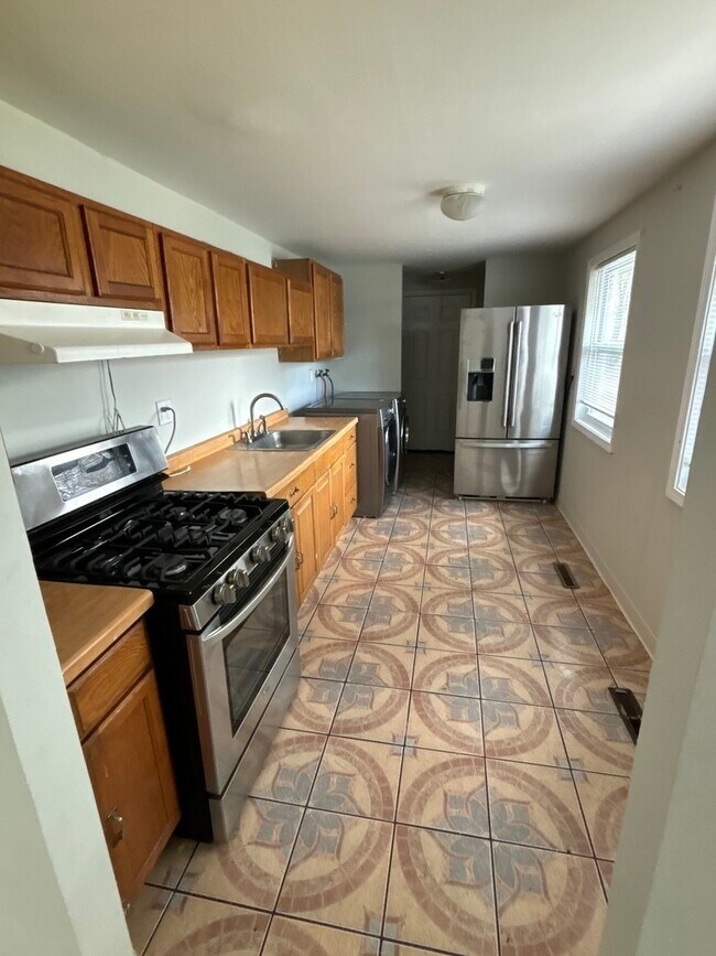 237 Harrison Street, Carpentersville, IL 60110
