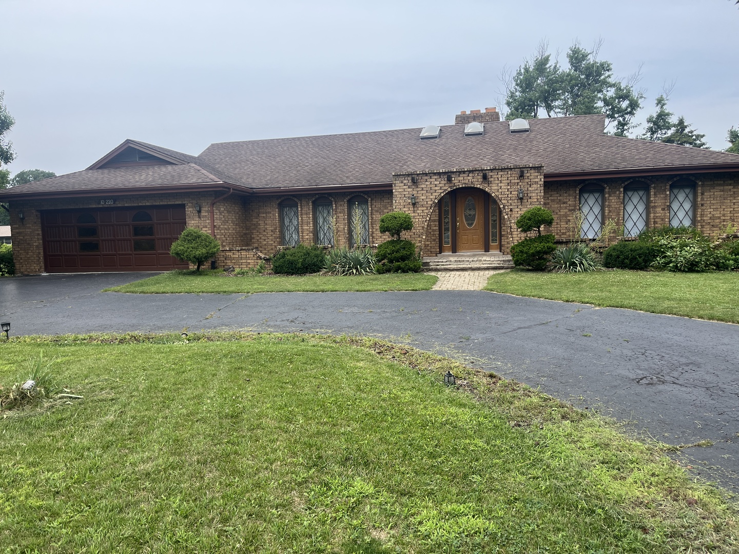 10S220 Hampshire Lane, Willowbrook, IL 60527