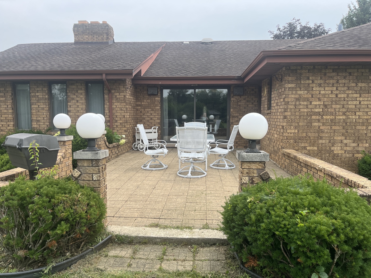 10S220 Hampshire Lane, Willowbrook, IL 60527
