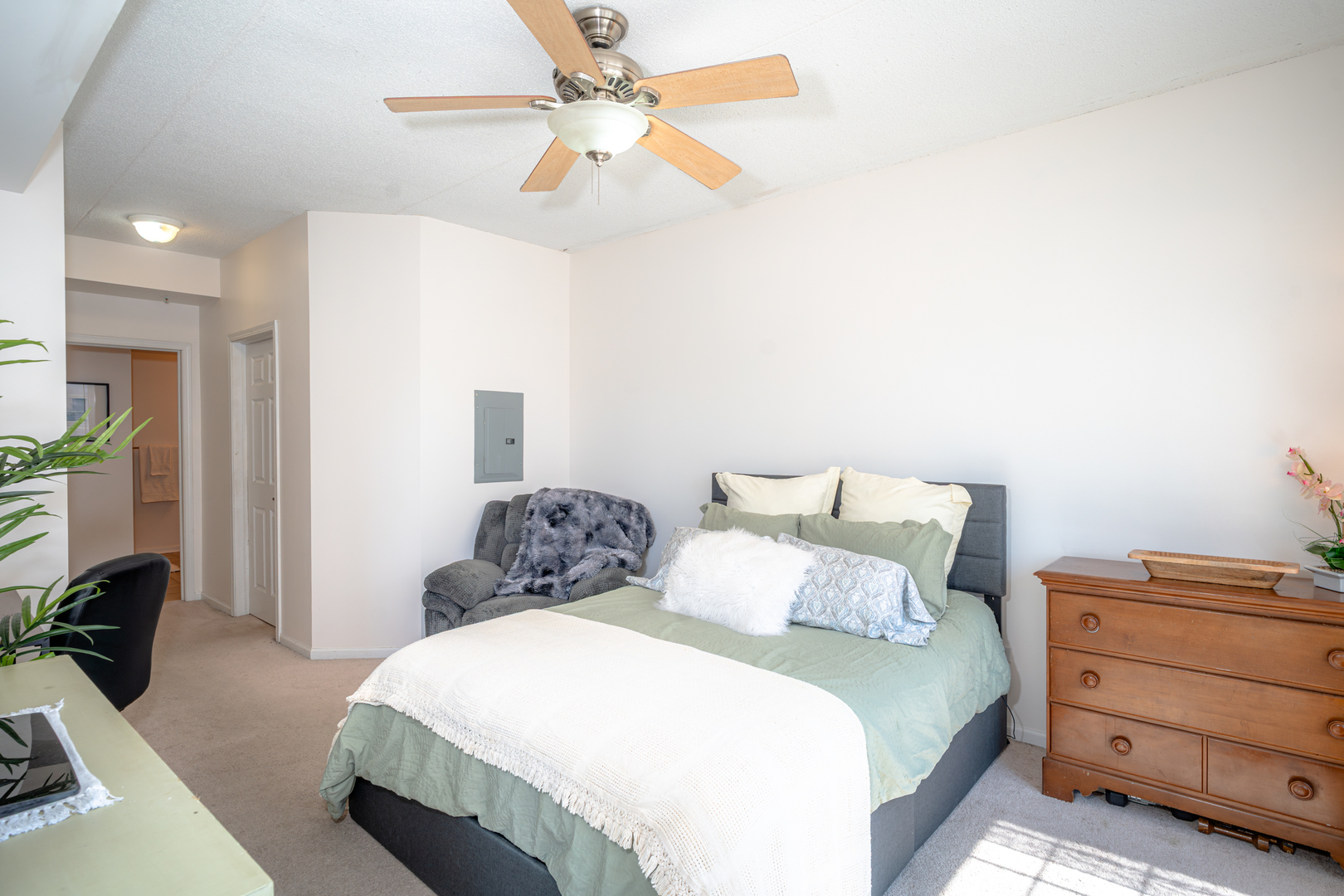 9670 Franklin Avenue #214, Franklin Park, IL 60131
