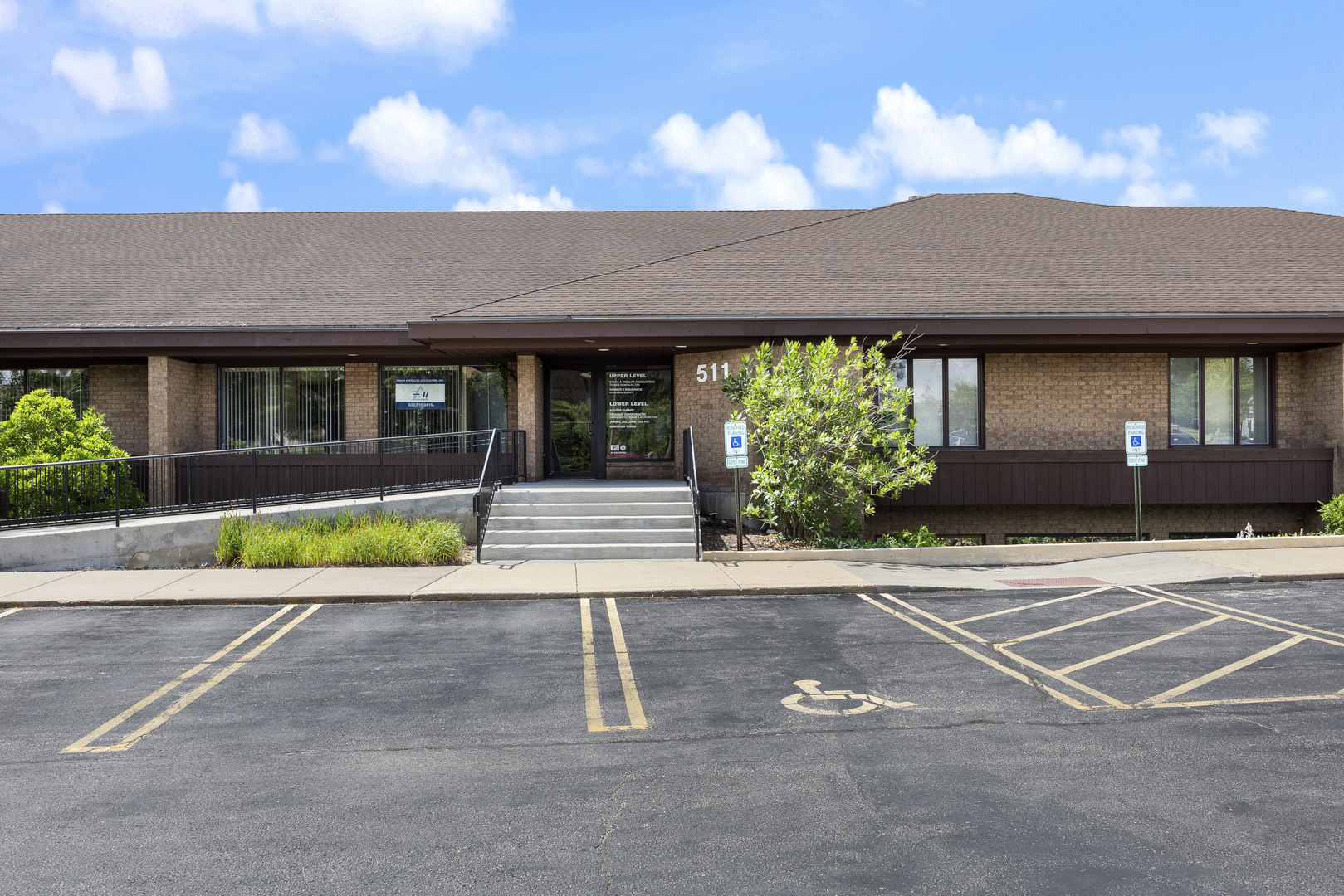 511 Thornhill Drive #E, Carol Stream, IL 60188