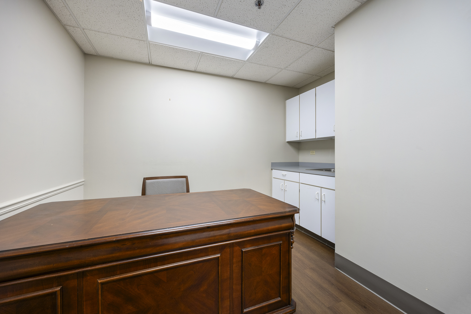 511 Thornhill Drive #E, Carol Stream, IL 60188