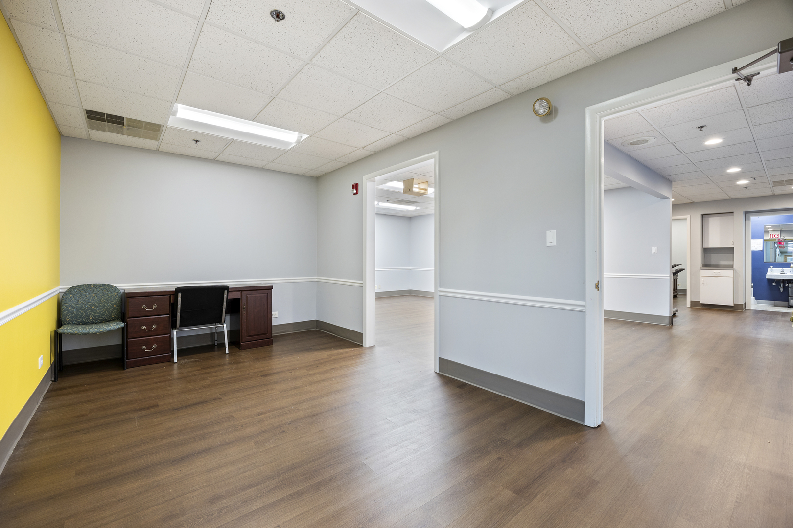 511 Thornhill Drive #E, Carol Stream, IL 60188