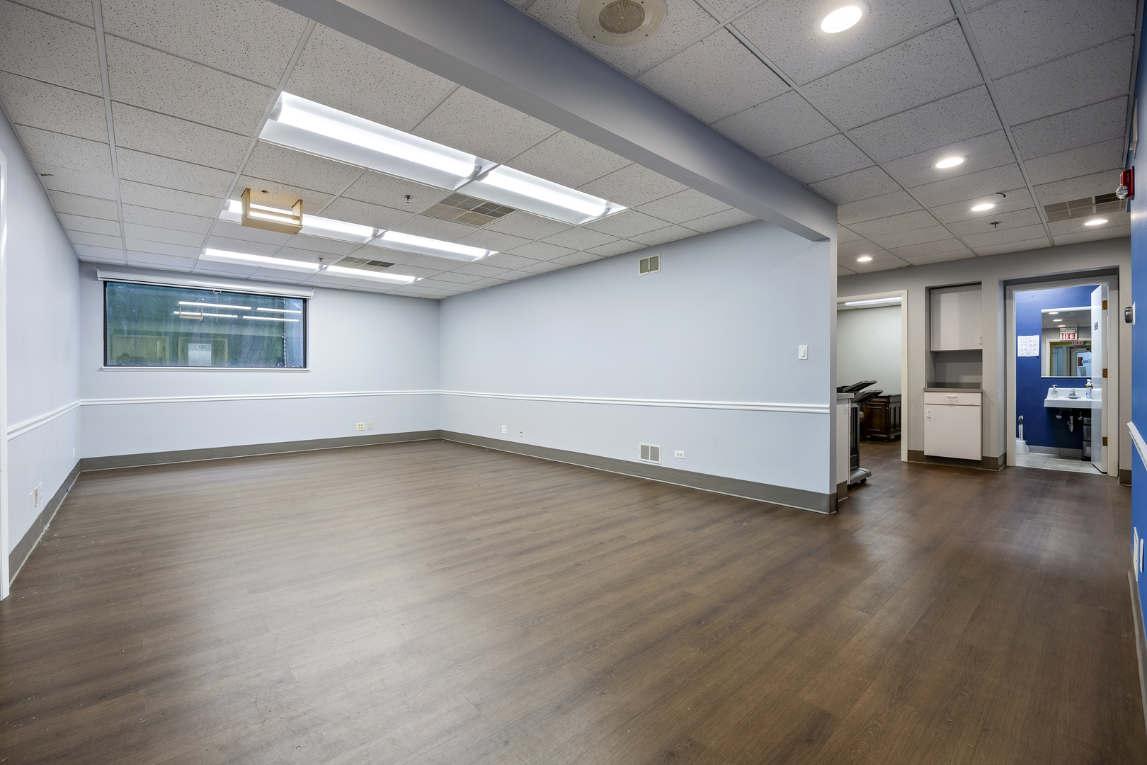 511 Thornhill Drive #E, Carol Stream, IL 60188