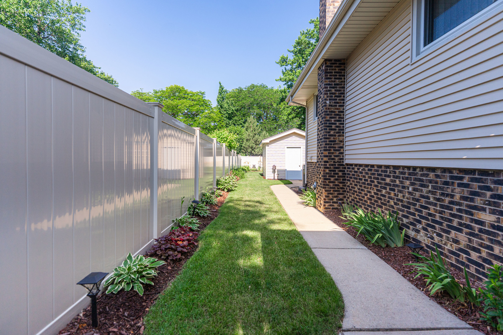 554 N Green Ridge Street, Addison, IL 60101