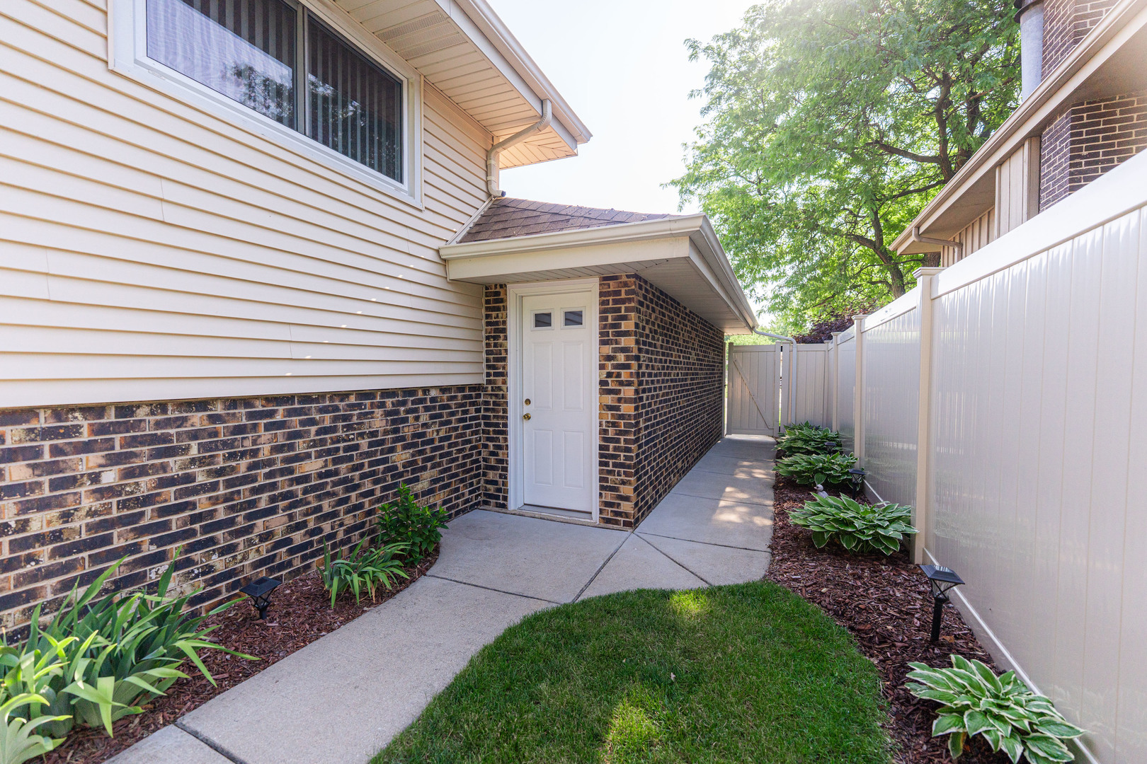554 N Green Ridge Street, Addison, IL 60101