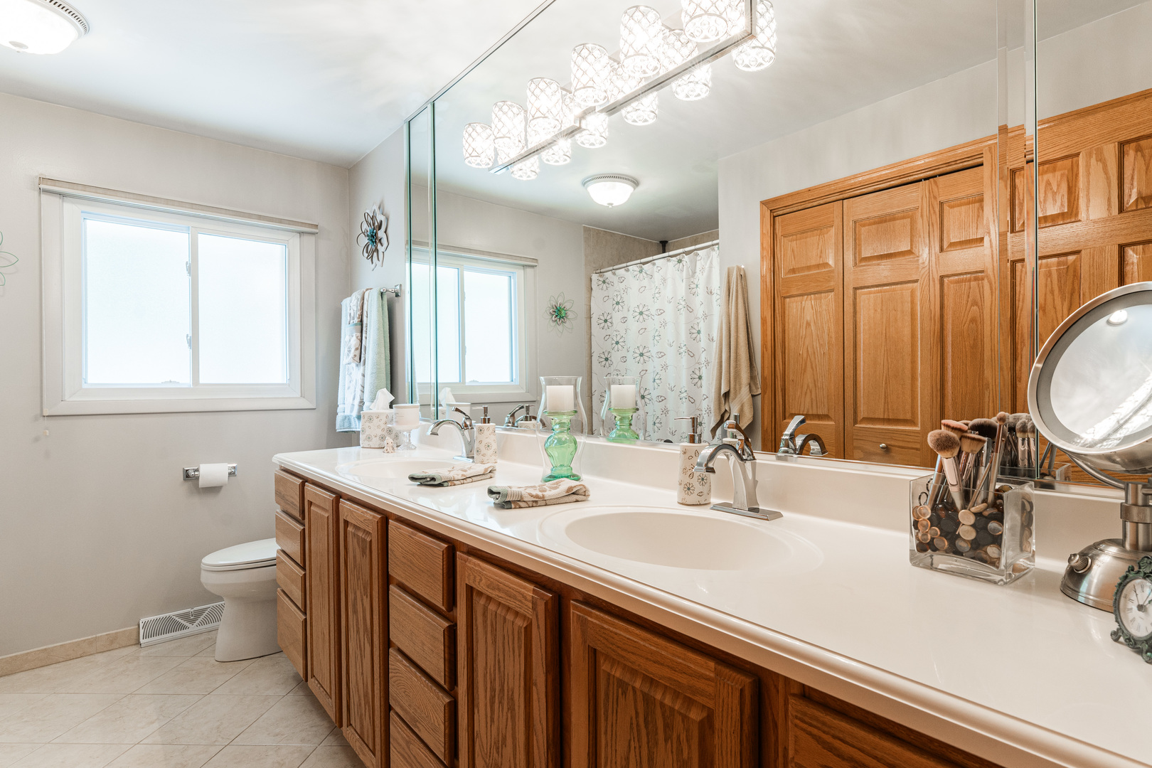 554 N Green Ridge Street, Addison, IL 60101