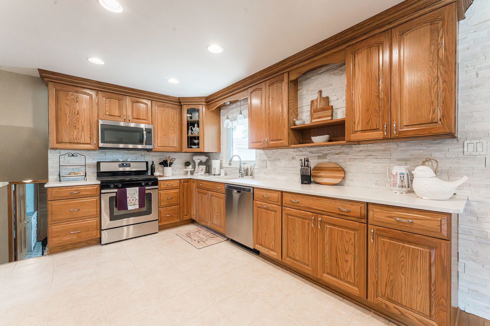 554 N Green Ridge Street, Addison, IL 60101