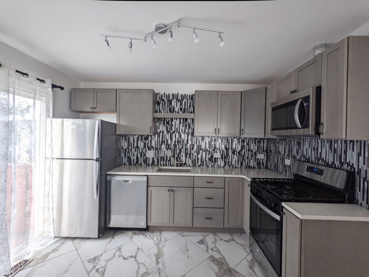 1063 Glouchester Harbor #1063, Schaumburg, IL 60193