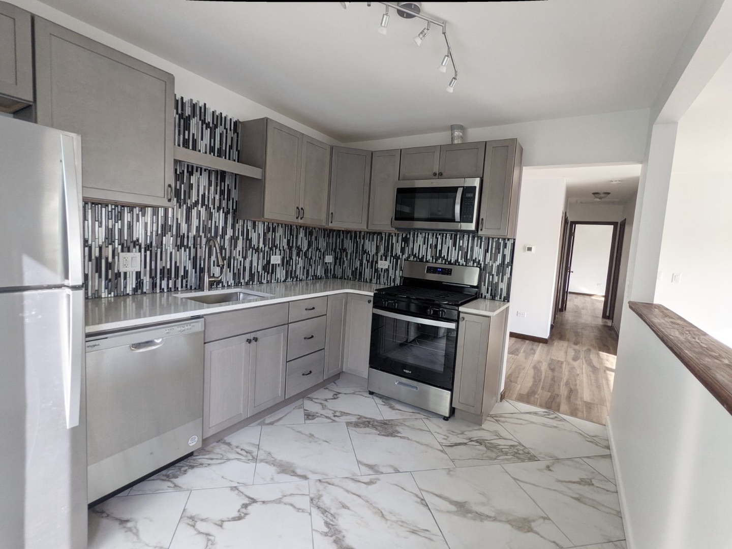 1063 Glouchester Harbor #1063, Schaumburg, IL 60193