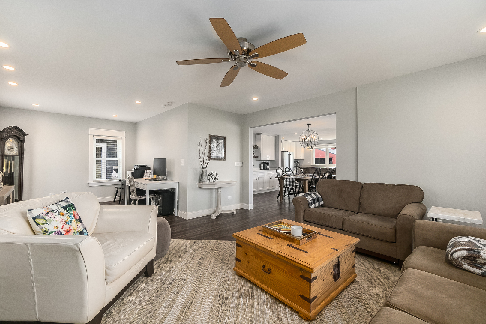 3851 Holt Road, Minooka, IL 60447