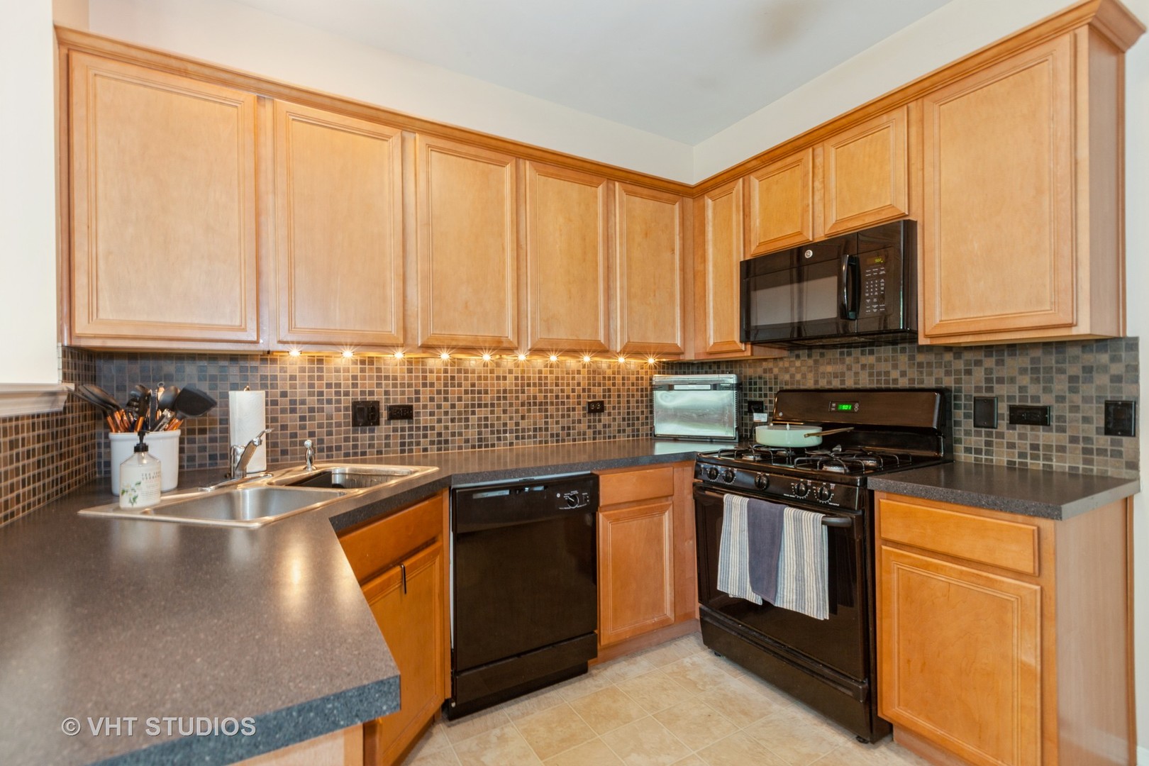 2401 Sunshine Lane, Aurora, IL 60503