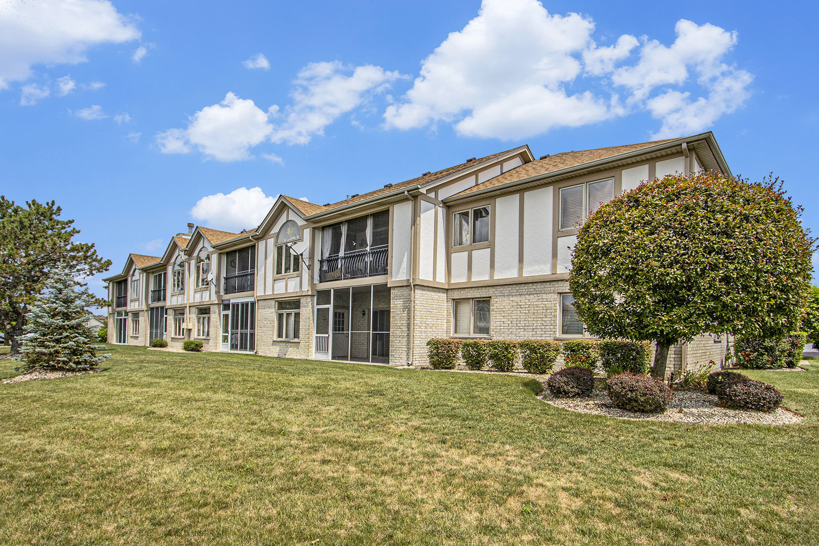 6421 Pine Trail Lane #1, Tinley Park, IL 60477
