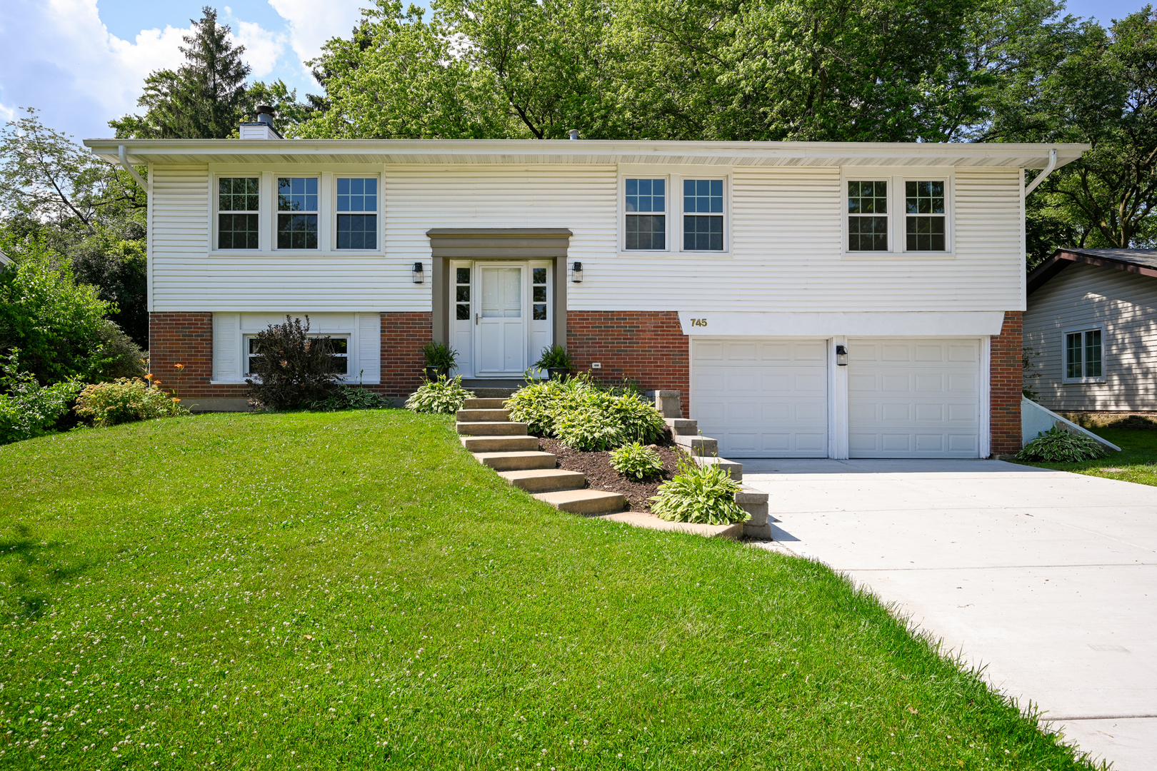 21W745 Glen Valley Drive, Glen Ellyn, IL 60137