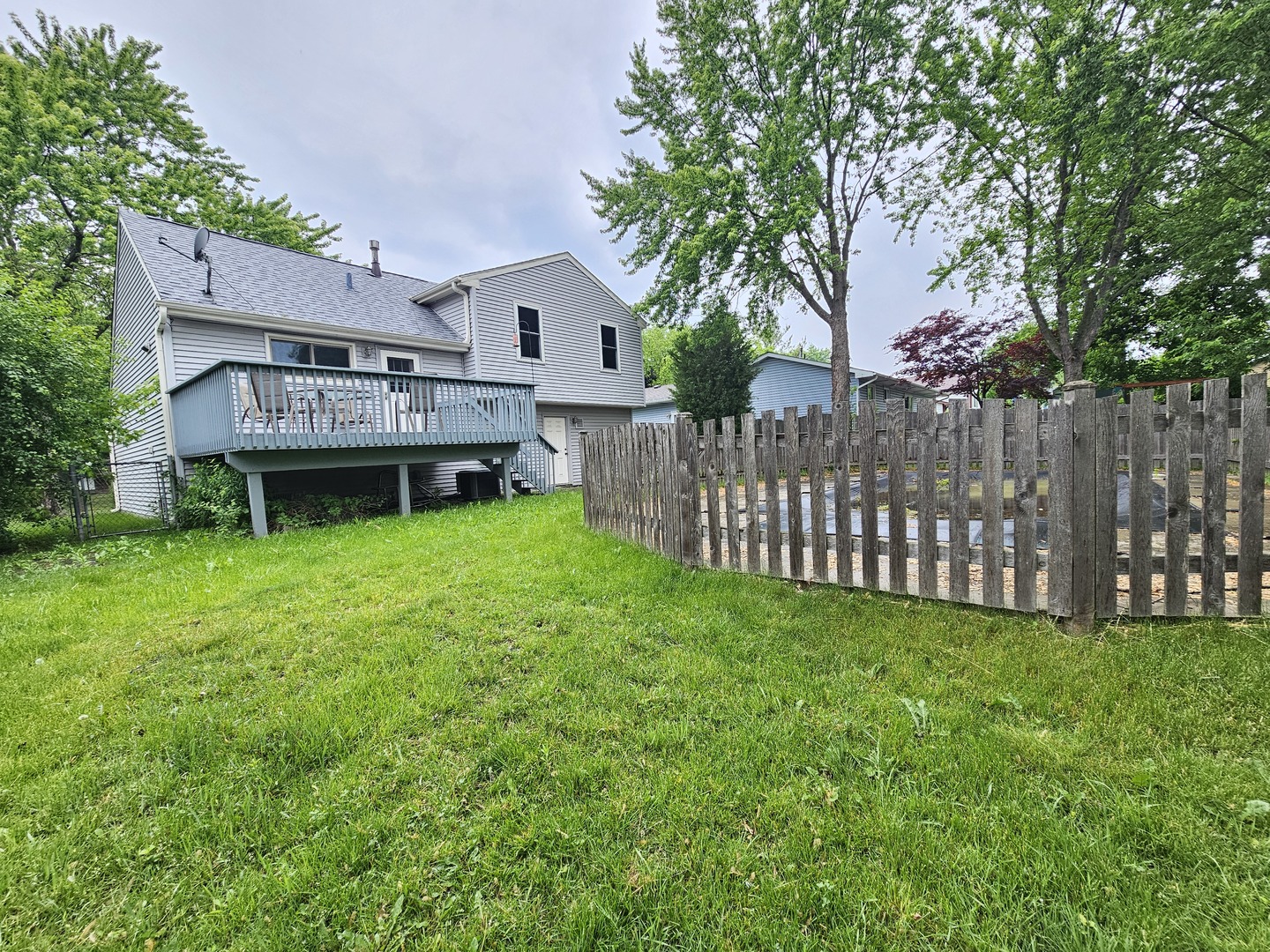 571 White Birch Road, Lindenhurst, IL 60046