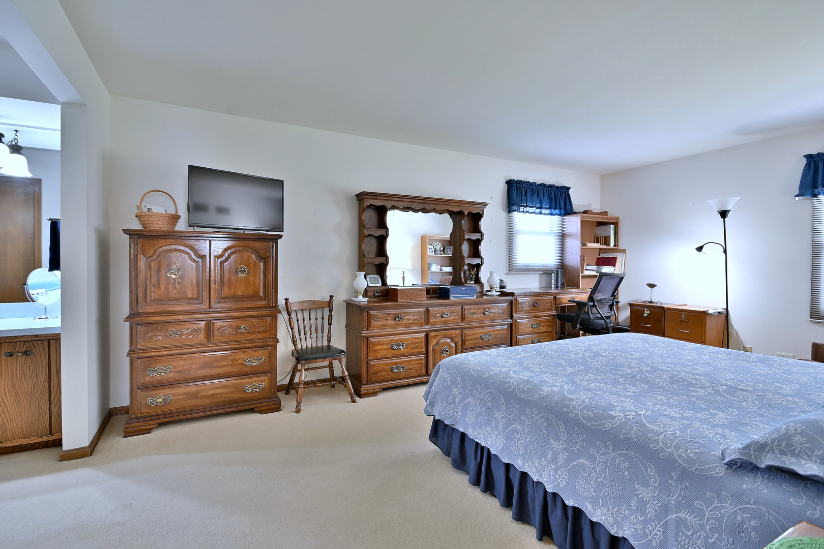 16W611 87th Street, Willowbrook, IL 60527