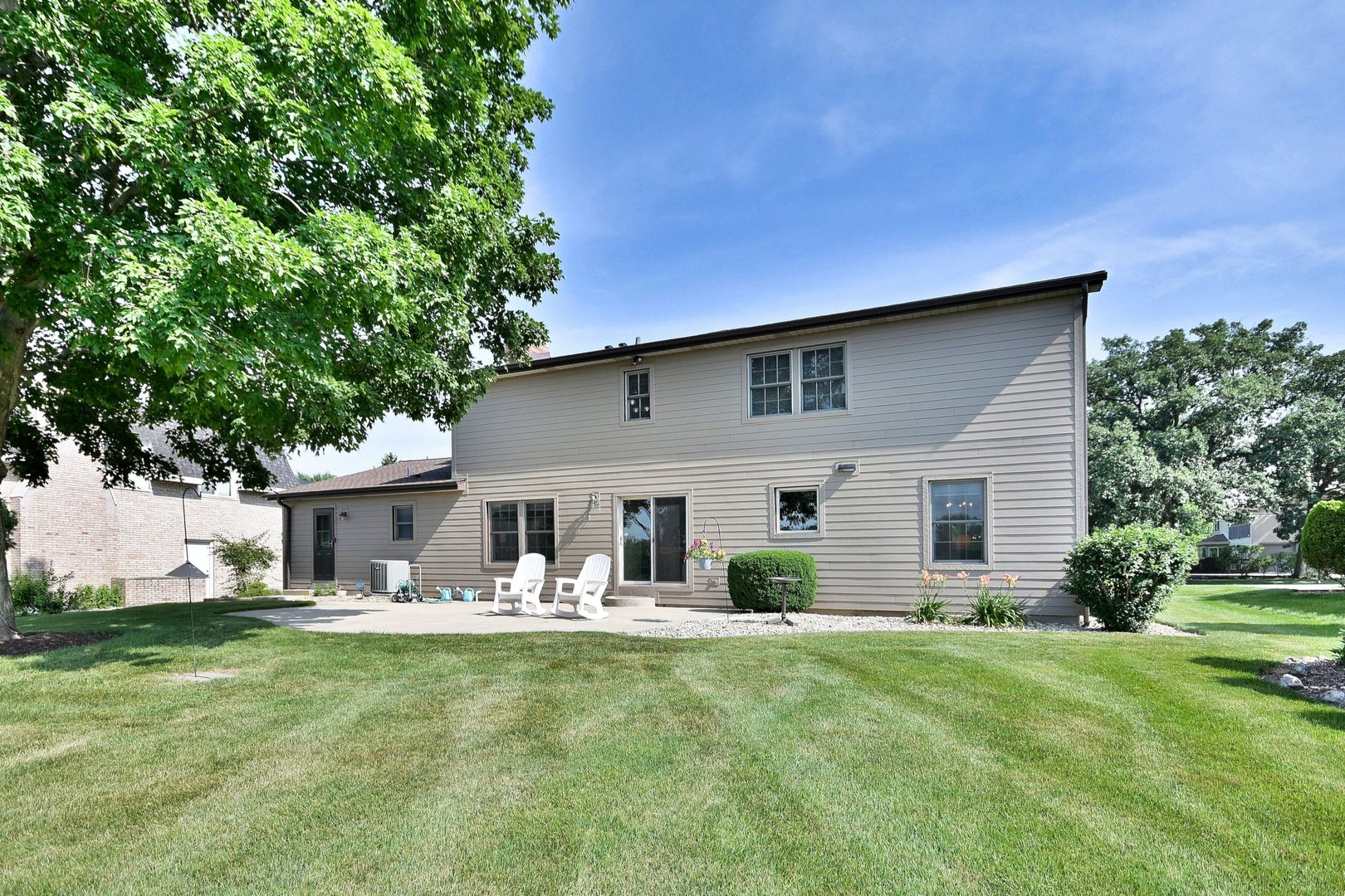 16W611 87th Street, Willowbrook, IL 60527