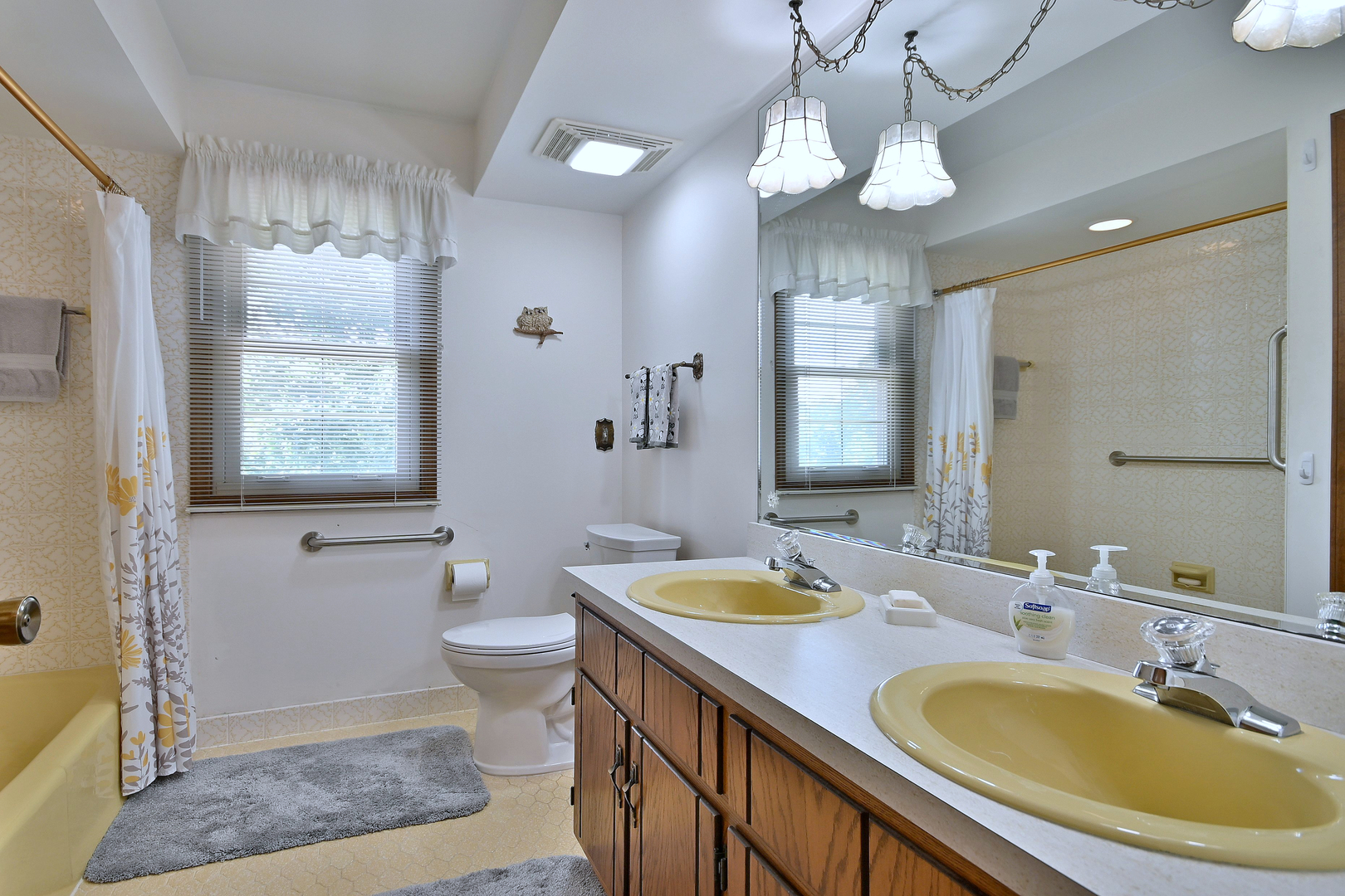 16W611 87th Street, Willowbrook, IL 60527