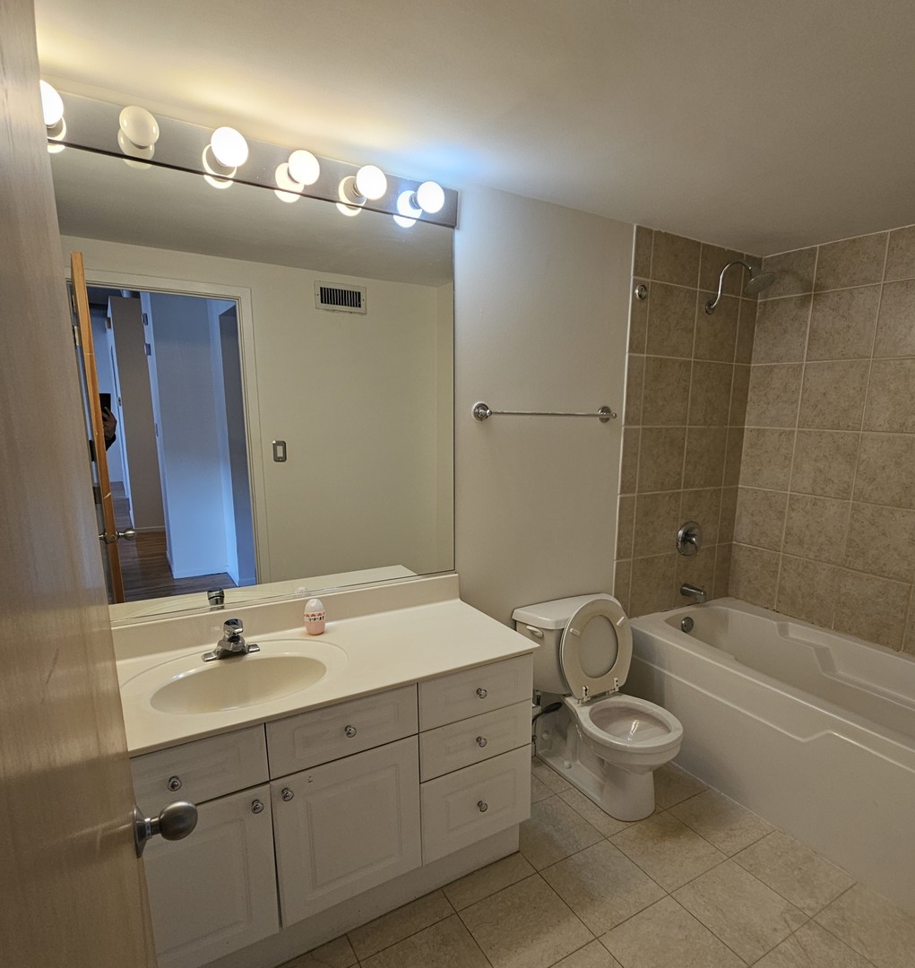 420 S CLINTON Street #607, Chicago, IL 60607