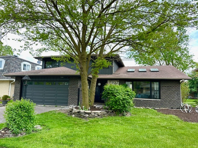 10427 S Alta Drive, Palos Hills, IL 60465