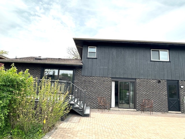 10427 S Alta Drive, Palos Hills, IL 60465
