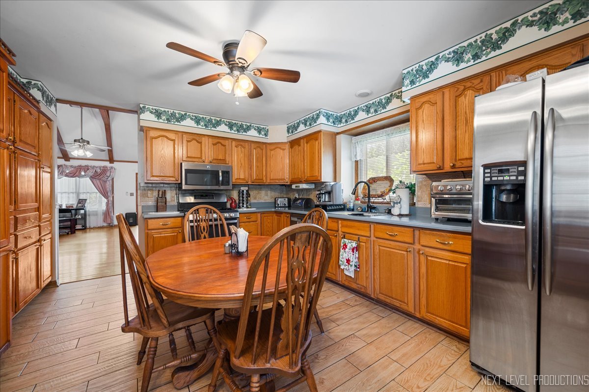 242 Willowwood Drive, Oswego, IL 60543