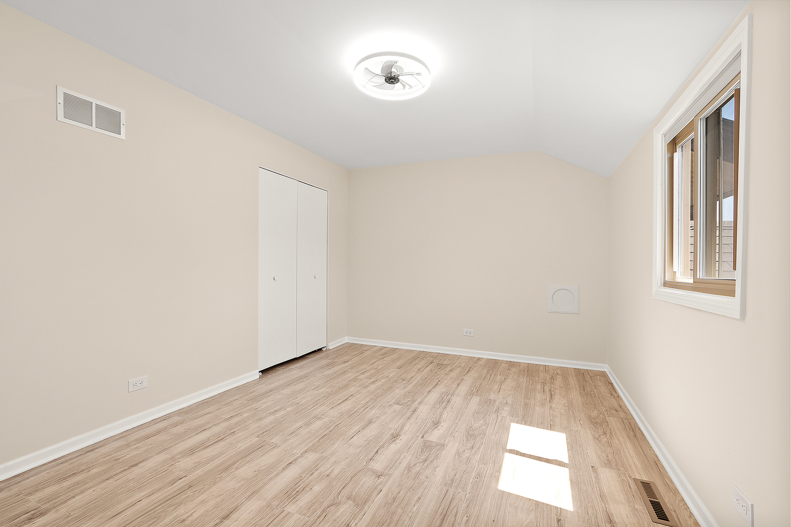 9733 S Cambridge Court, Palos Hills, IL 60465