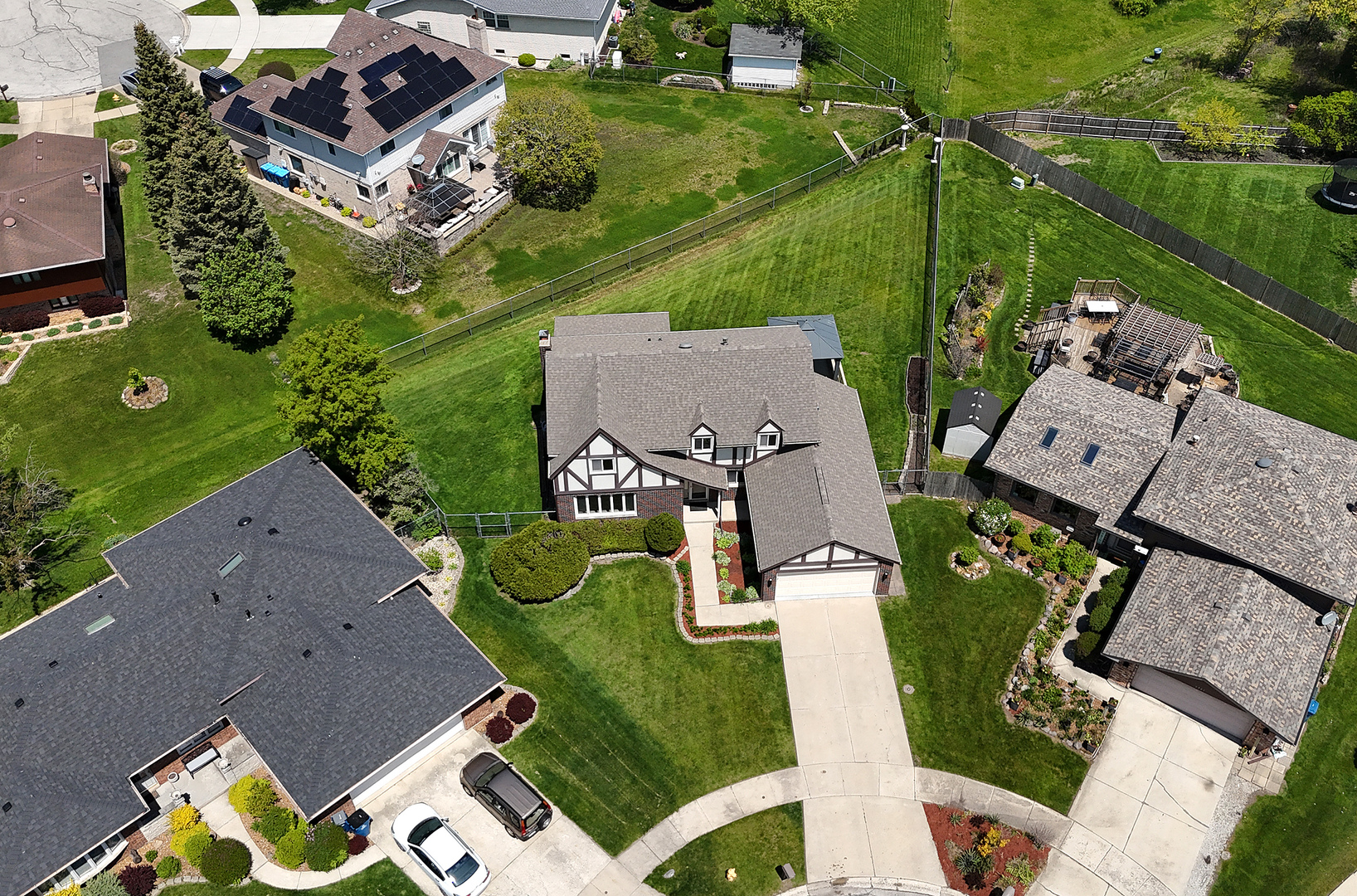9733 S Cambridge Court, Palos Hills, IL 60465