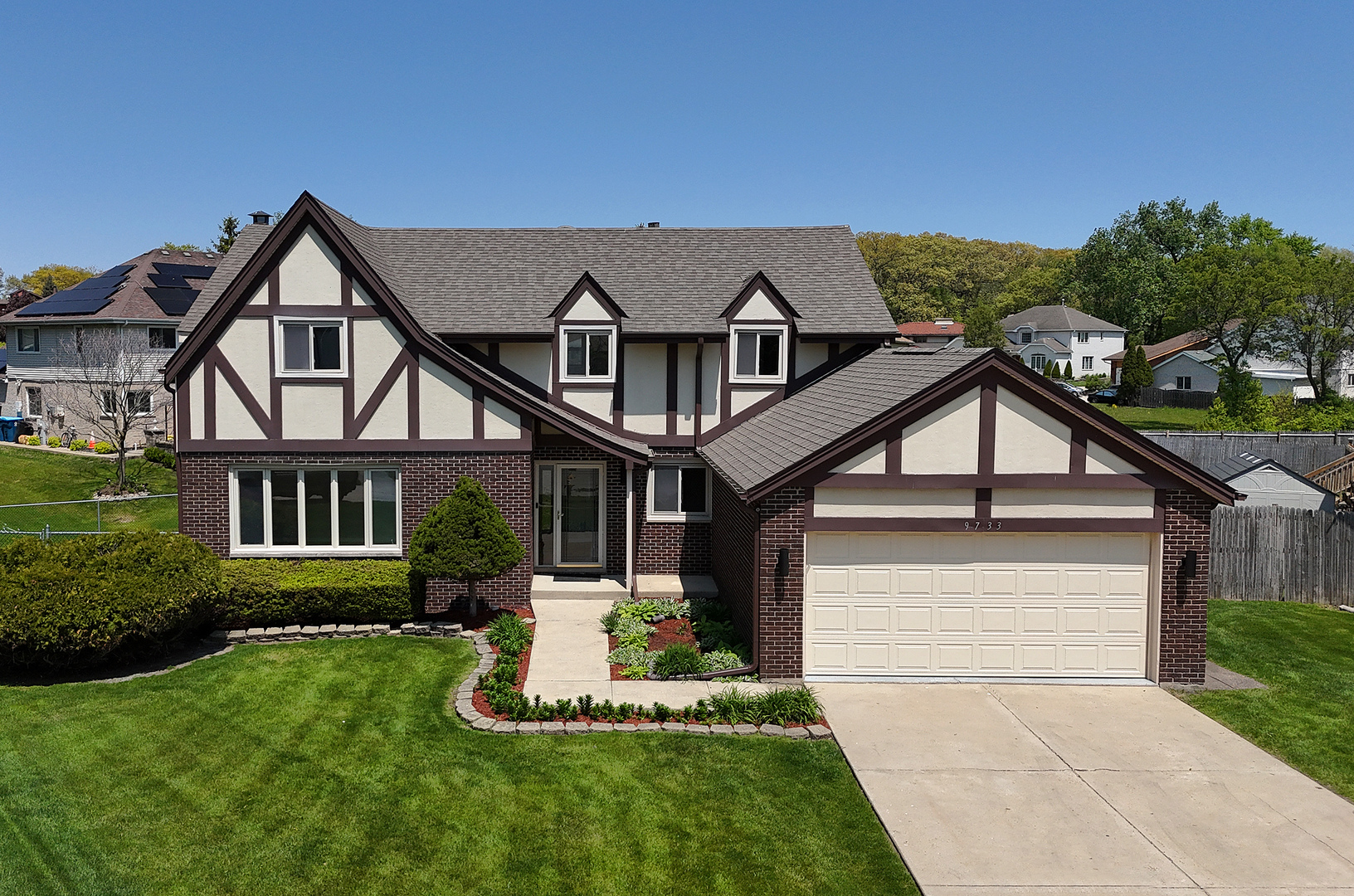9733 S Cambridge Court, Palos Hills, IL 60465