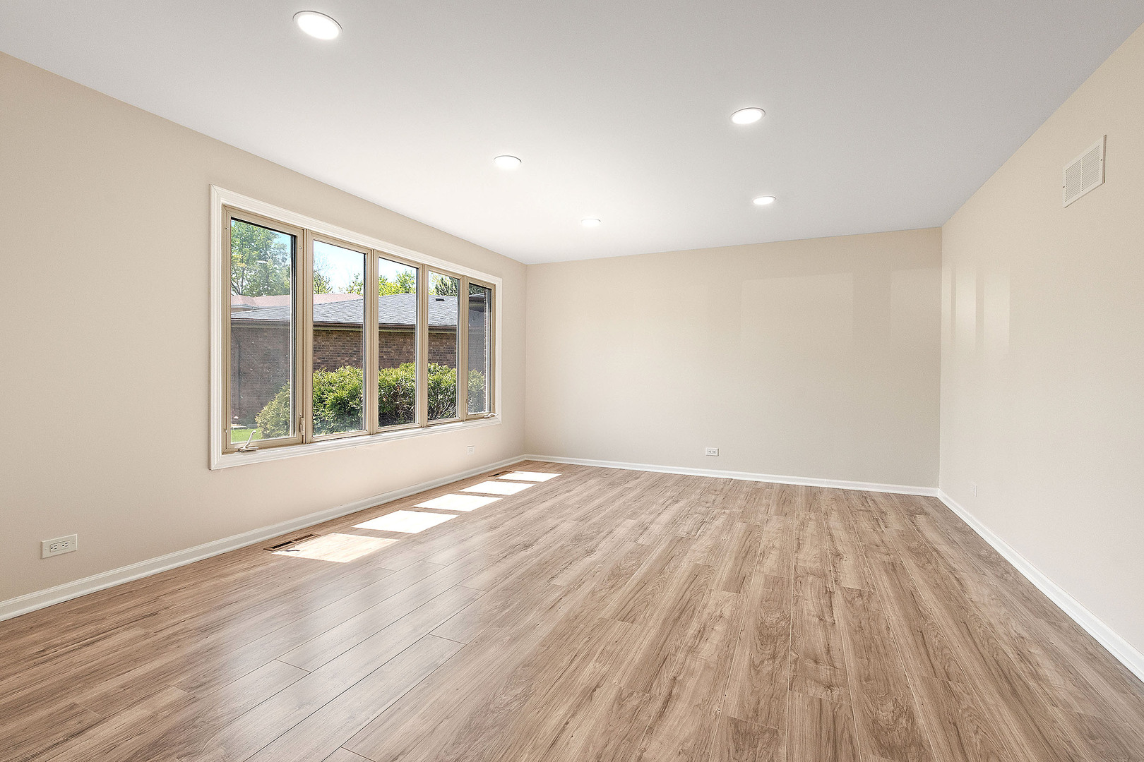 9733 S Cambridge Court, Palos Hills, IL 60465