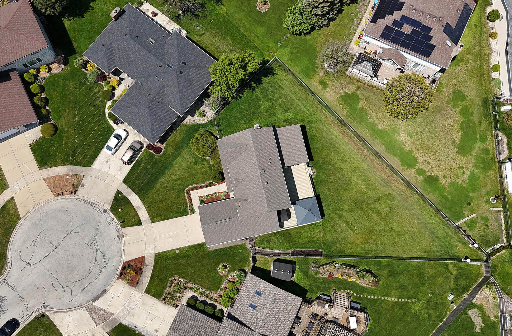 9733 S Cambridge Court, Palos Hills, IL 60465