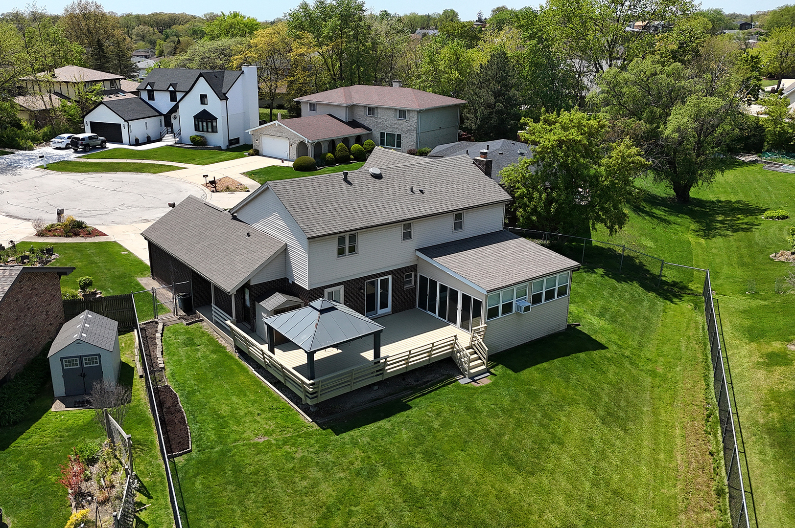 9733 S Cambridge Court, Palos Hills, IL 60465