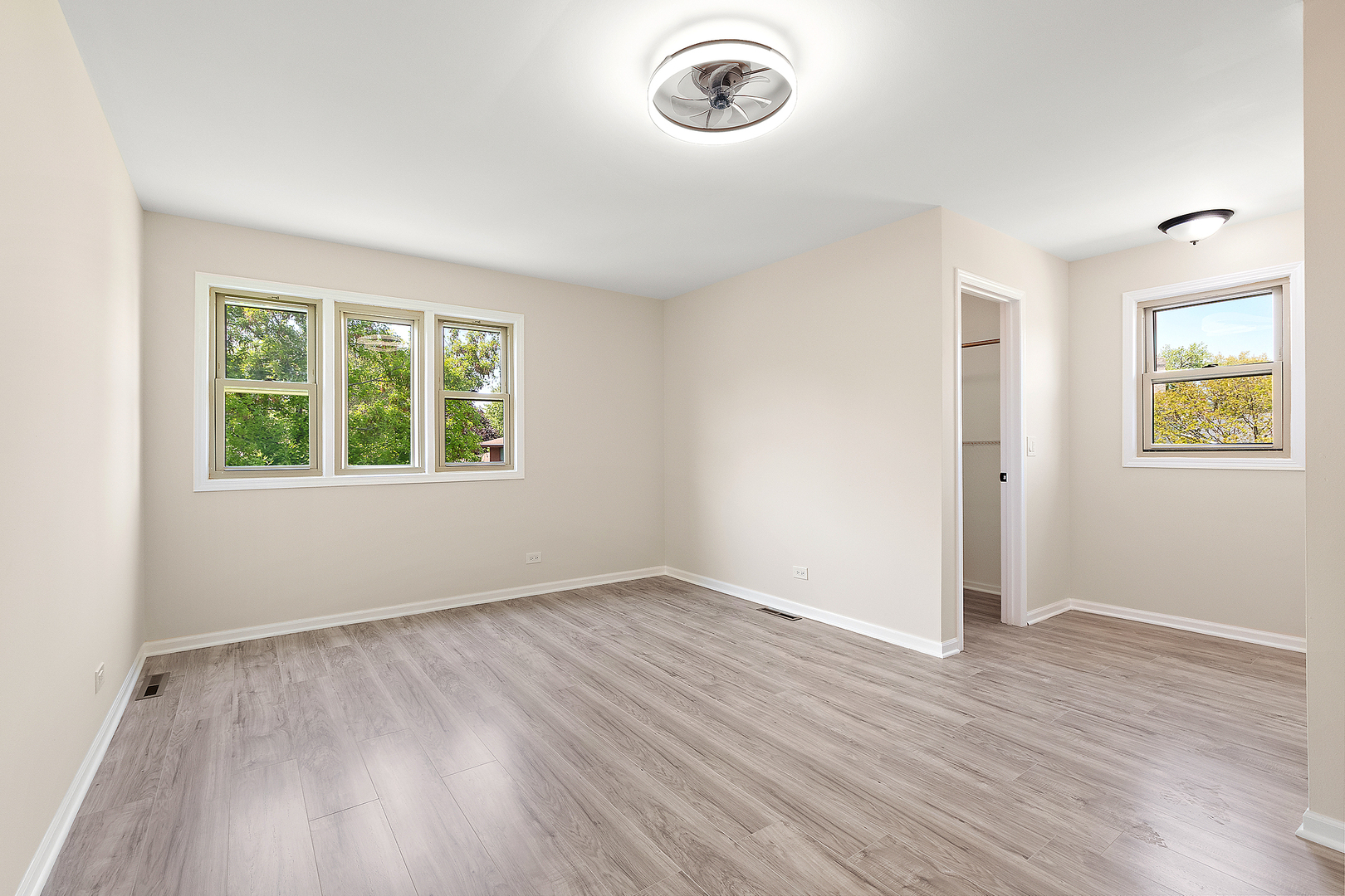 9733 S Cambridge Court, Palos Hills, IL 60465