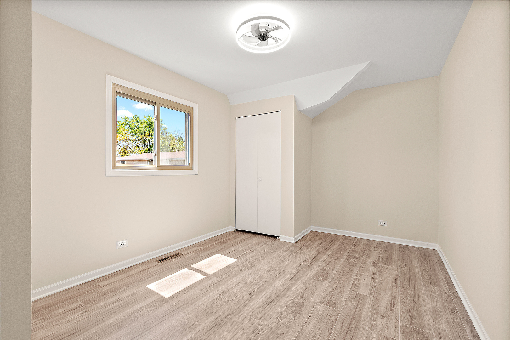 9733 S Cambridge Court, Palos Hills, IL 60465